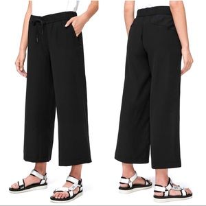 Lululemon On the Fly Wide-Leg 7/8 Pant Women’s Size 8 Pull On Lightweight Pocket